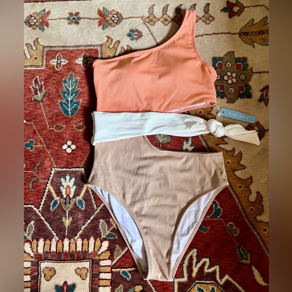Women’s bathing suit